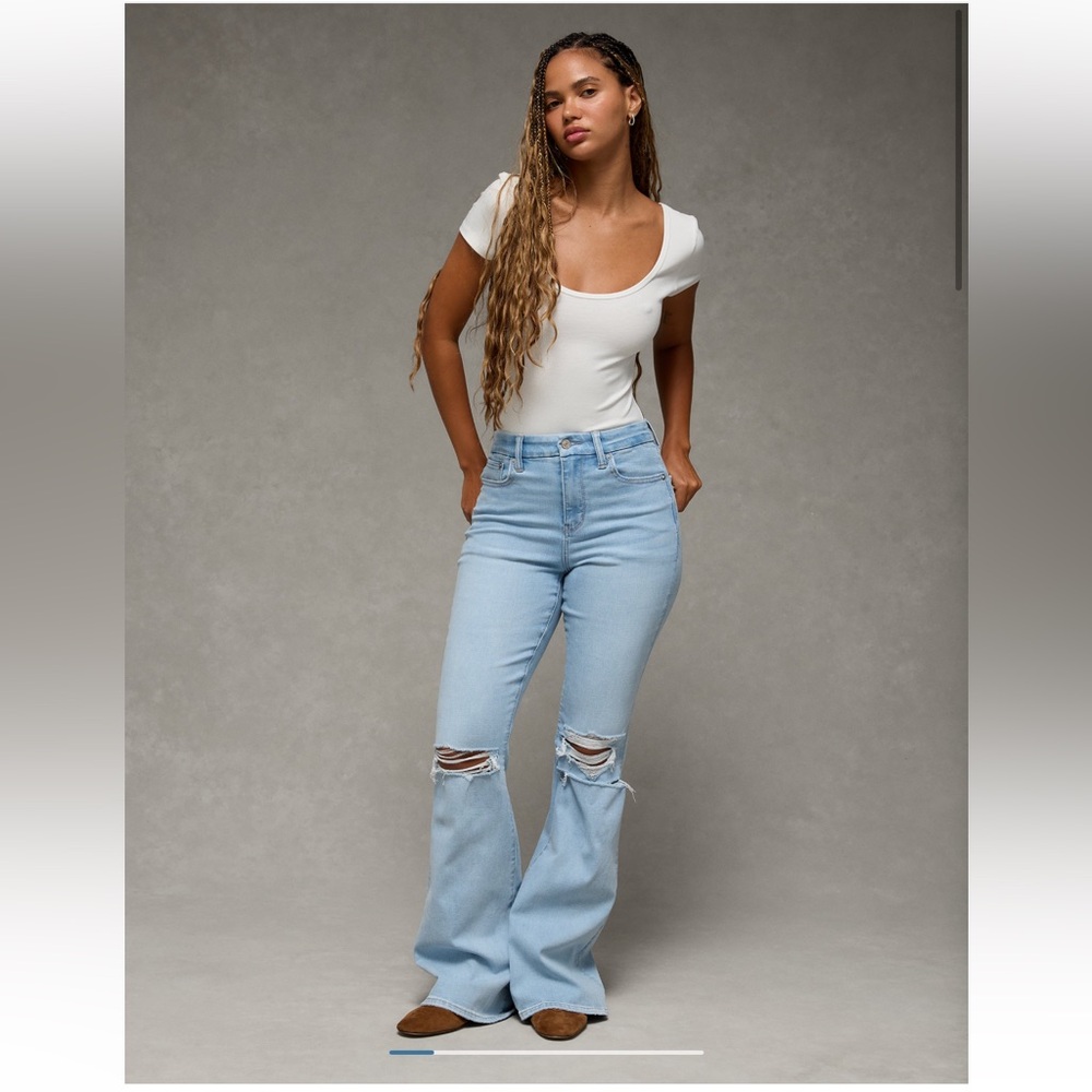 🩵 AE Next Level Curvy Ripped Super High Waisted Flare Jeans